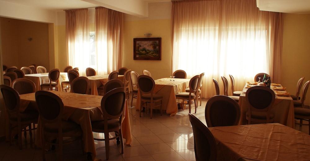 Club Hotel Kennedy Roccella Ionica Extérieur photo