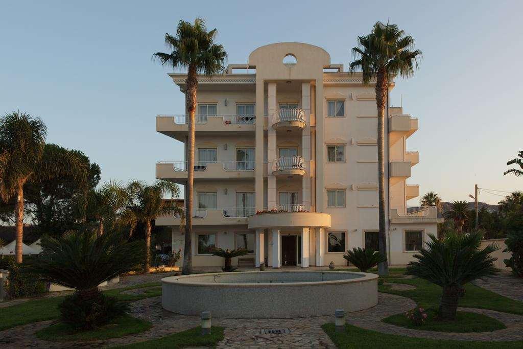 Club Hotel Kennedy Roccella Ionica Extérieur photo